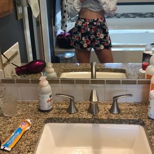 Flowy holister shorts